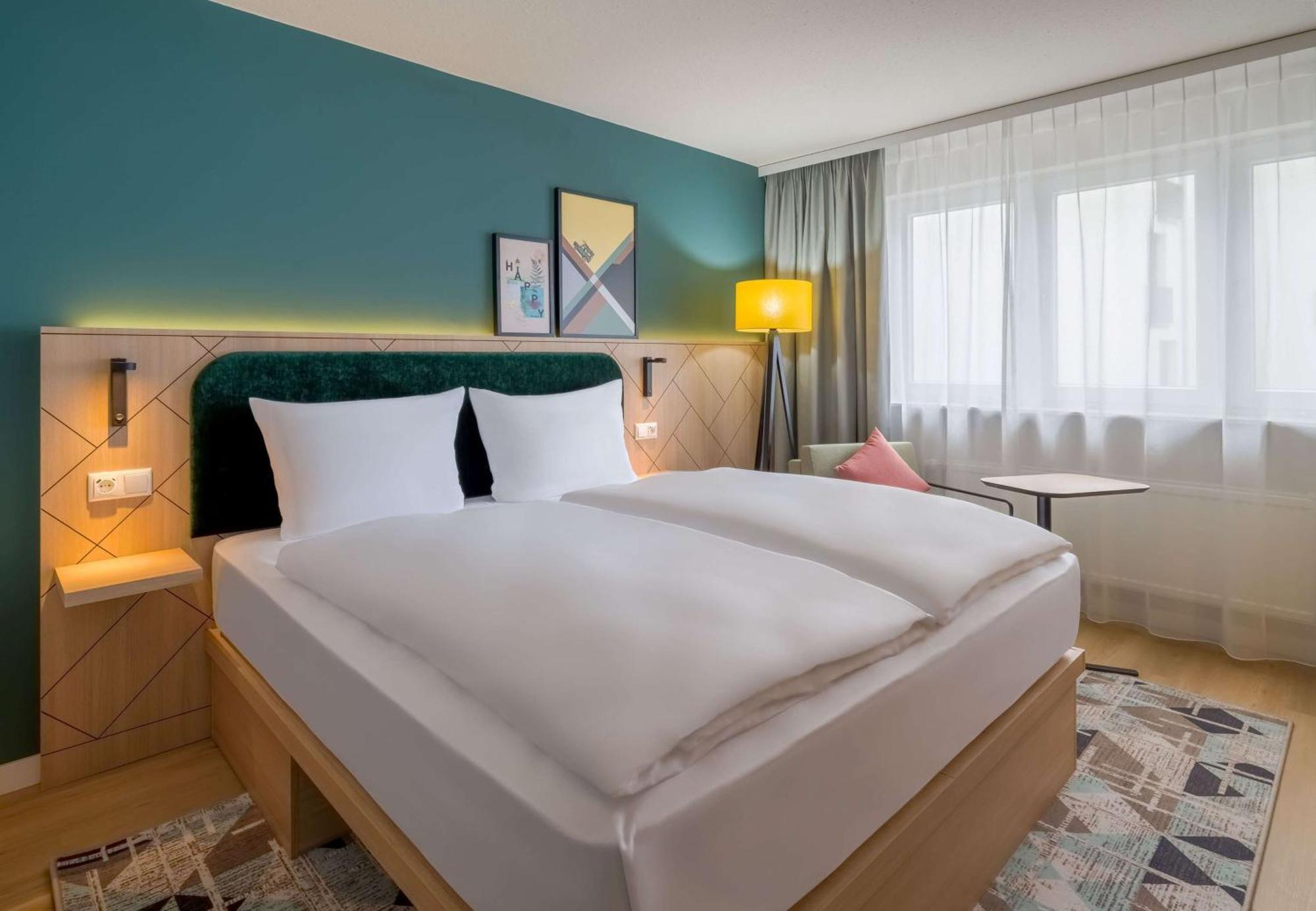 Spark By Hilton Stuttgart Зиндельфинген Экстерьер фото