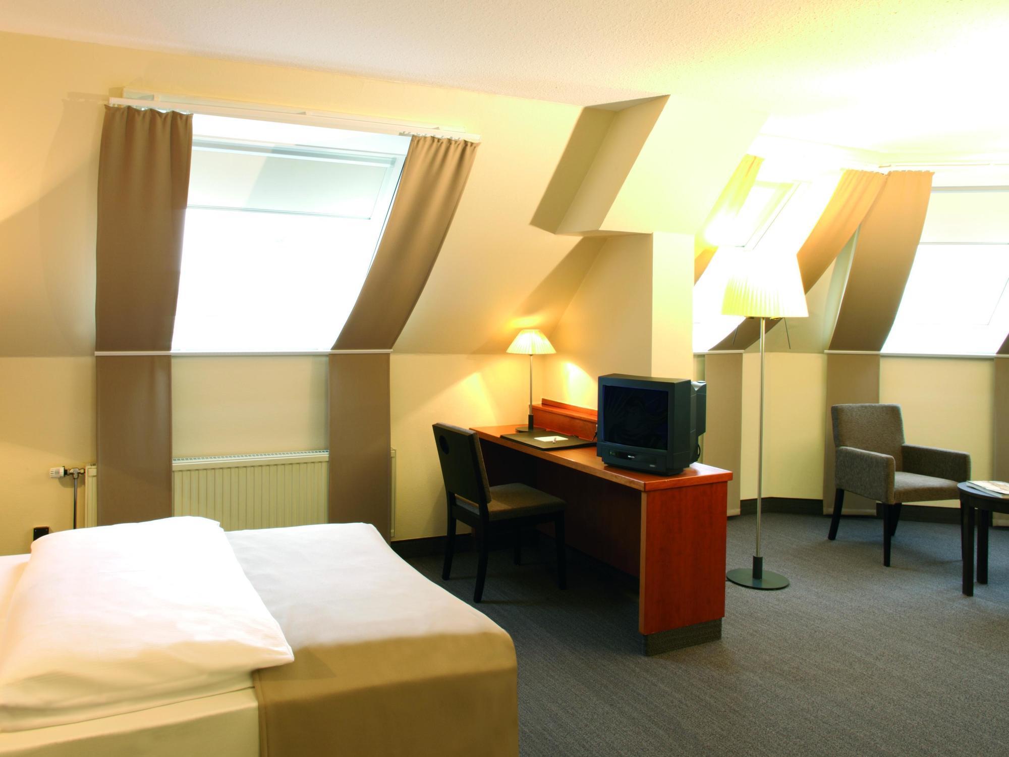 Spark By Hilton Stuttgart Зиндельфинген Экстерьер фото