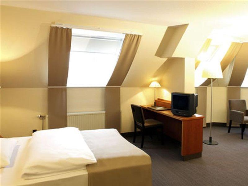 Spark By Hilton Stuttgart Зиндельфинген Экстерьер фото