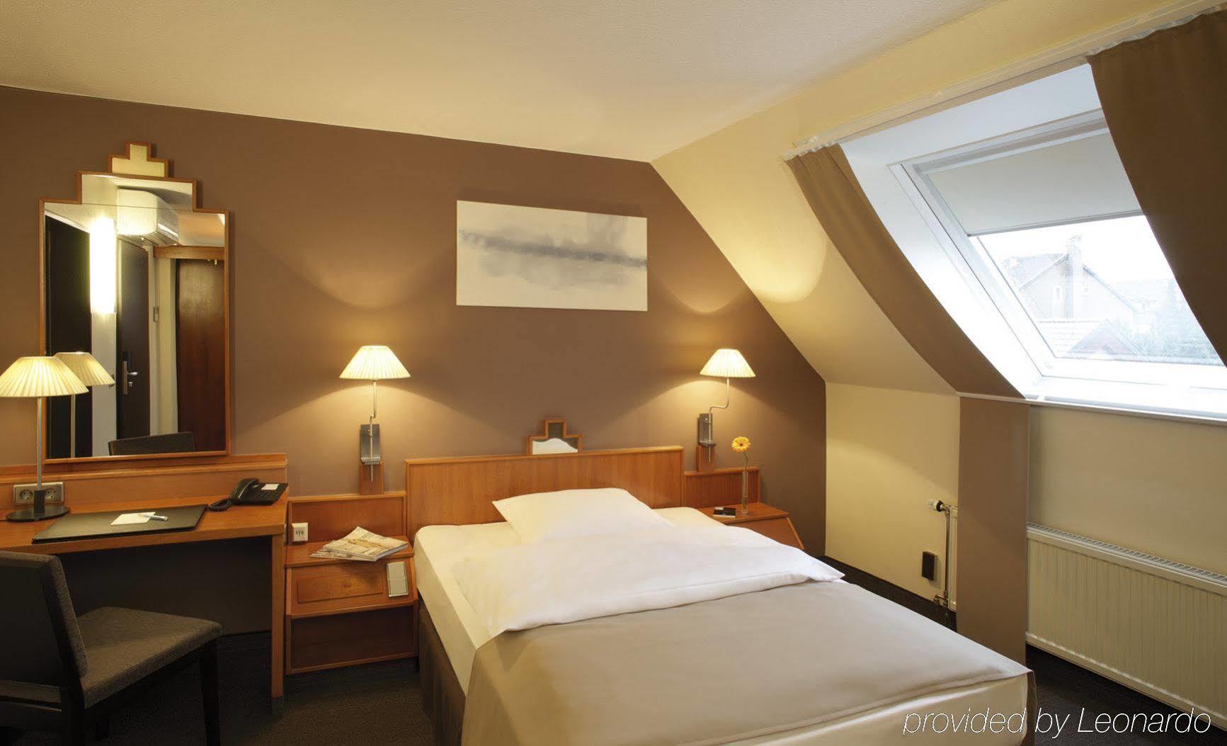 Spark By Hilton Stuttgart Зиндельфинген Экстерьер фото