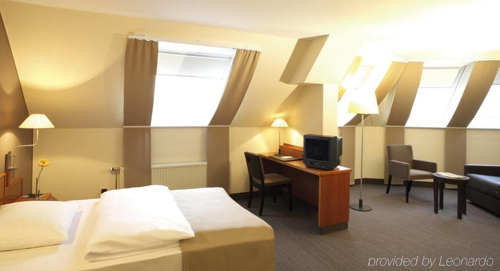 Spark By Hilton Stuttgart Зиндельфинген Экстерьер фото